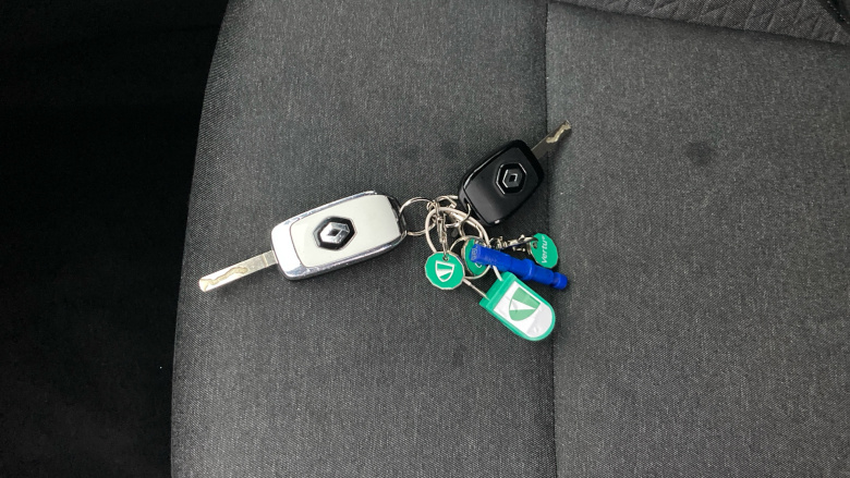 Renault Clio 1.0 TCe 100 Play 5dr Petrol Hatchback